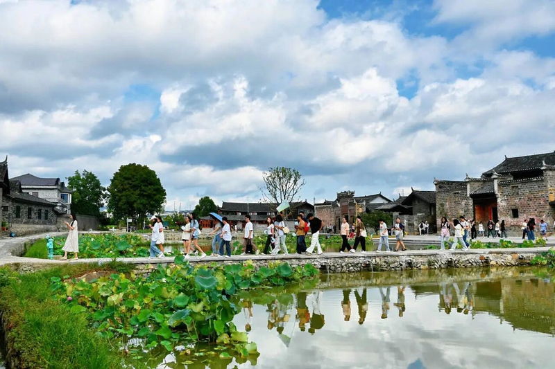 1760059996721012886.jpg 2.漫步荆平古村.jpg